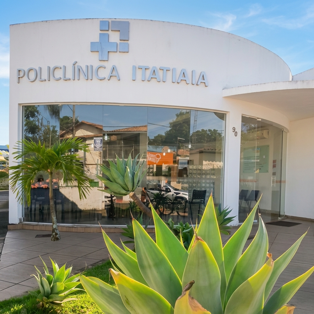 Vista externa ampliada da Policlínica Itatiaia em Itatiaia-RJ